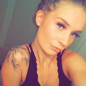 April Davis Profile picture - April Davis