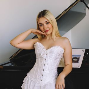Christina Amore Profile picture - Christina Amore