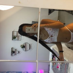 Honneybee Profile picture - Honneybee