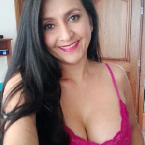 Bustycharms Profile picture - Bustycharms