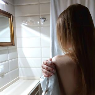 Model - DreamTasteLady legs