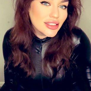 Madame Bella femdom Model - Madame Bella femdom