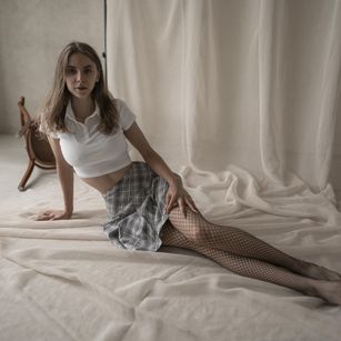 Ann piercing Model - Ann piercing
