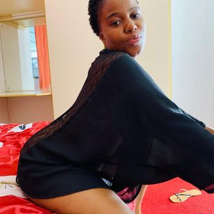 Model - Asheldydwashelly bobb