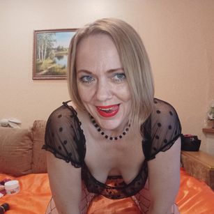 Your Queen dominate Model - Your Queen dominate