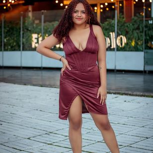 Model - EmmaCambell curlyhair