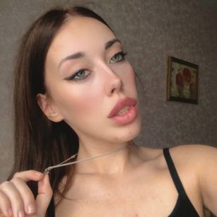Model - Britney Mur blowjob