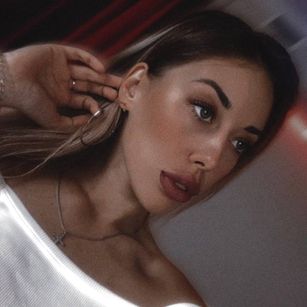 Model - Britney Mur dildo