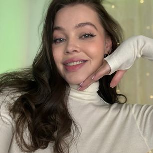 Model - Nicole dildo