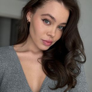 Model - Nicole masturbation