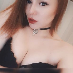 Model - Carri horny