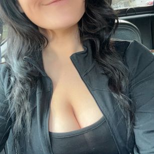 Model - Kat jones curvy