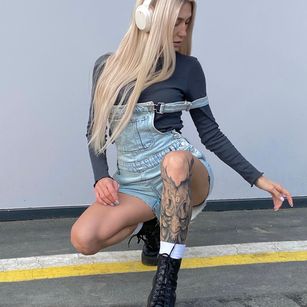 Model - Daisy young