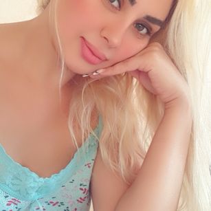 Model - Anila milf