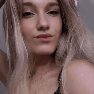 Model - Daniela masturbation