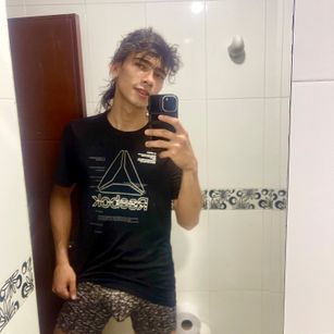 Model - Byrondrux cumshow