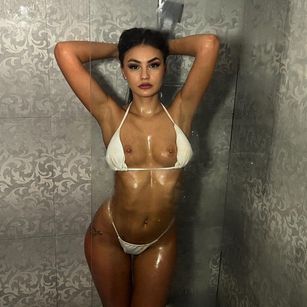 Model - LizzieGrey heels