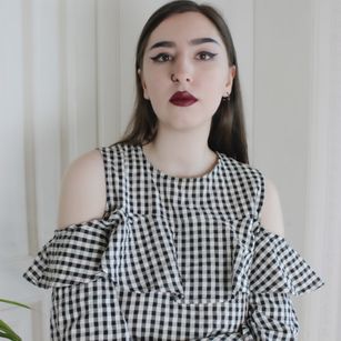 Model - Lily brunette