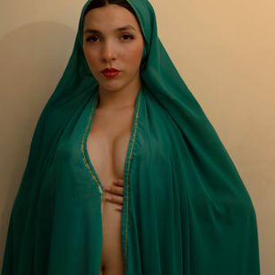 Model - Tahiya ass