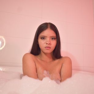 Model - Connie cute online