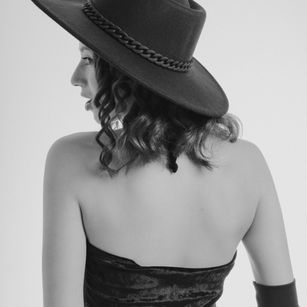 Model - Lara blowjob