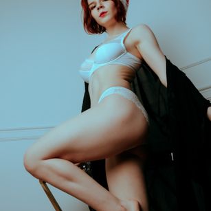 Adelheid LUSH Model - Adelheid LUSH