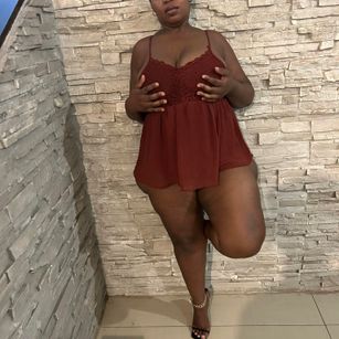 Model - curveyqueen BlackEbony