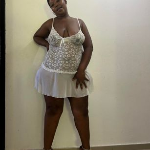 Model - curveyqueen curvey