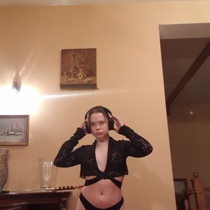 Model - Sophia joi