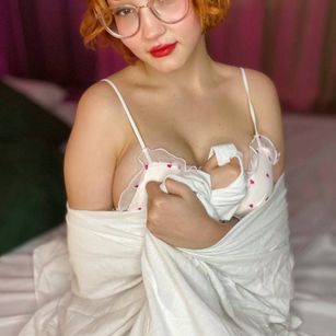 Model - Gloria Porter bigboobs