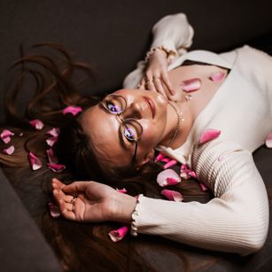 Model - Elly domination