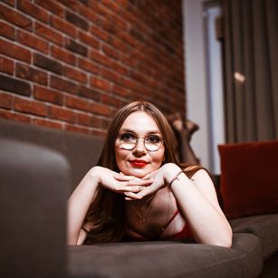 Model - Elly pantyhose