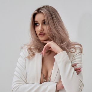 Model - Lucy sexy