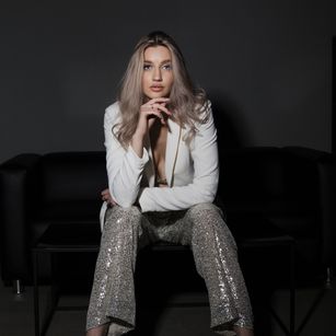 Model - Lucy skinny