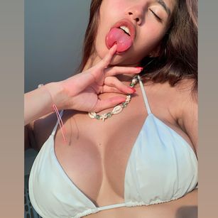 Model - Gaby Lara latina