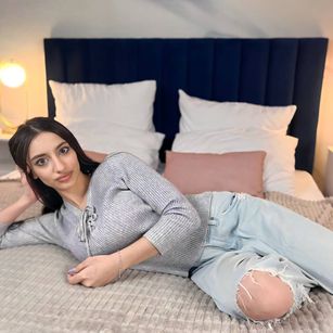 Model - KellyBajou feet