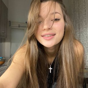 Model - Mira pussy