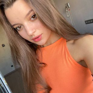 Model - Mira tittes