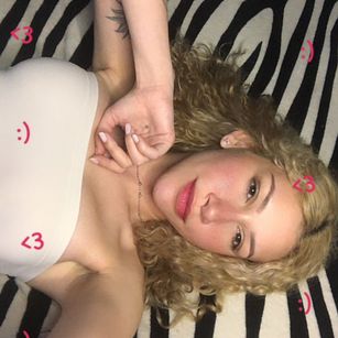 Model - VaneliLove pretty