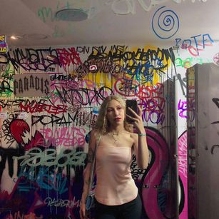 Model - VaneliLove cute