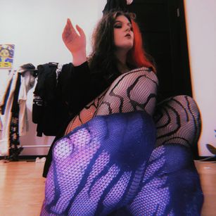 Model - Luna domination