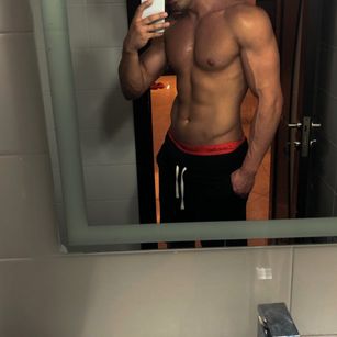 Model - Markoot ass