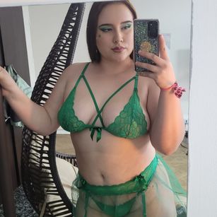 Model - Luna Grey bigboobs