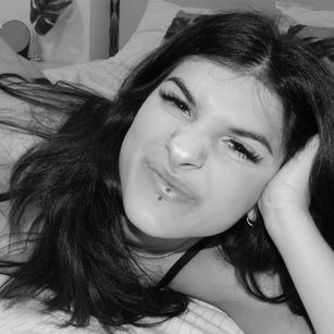 Model - LucyPurple joi