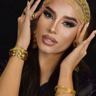 Model - Aly Queen dildo