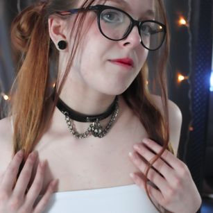 Model - Serena stockings