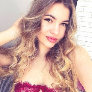 Model - Lexi Misterss Blonde