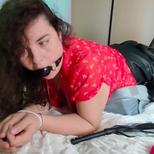 Model - Karina Hart milf