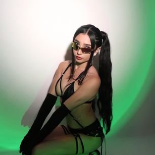 Model - Artmia Joy squirt