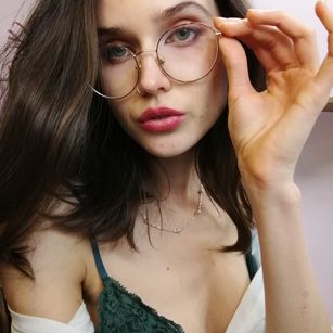 Model - Sarah stockings